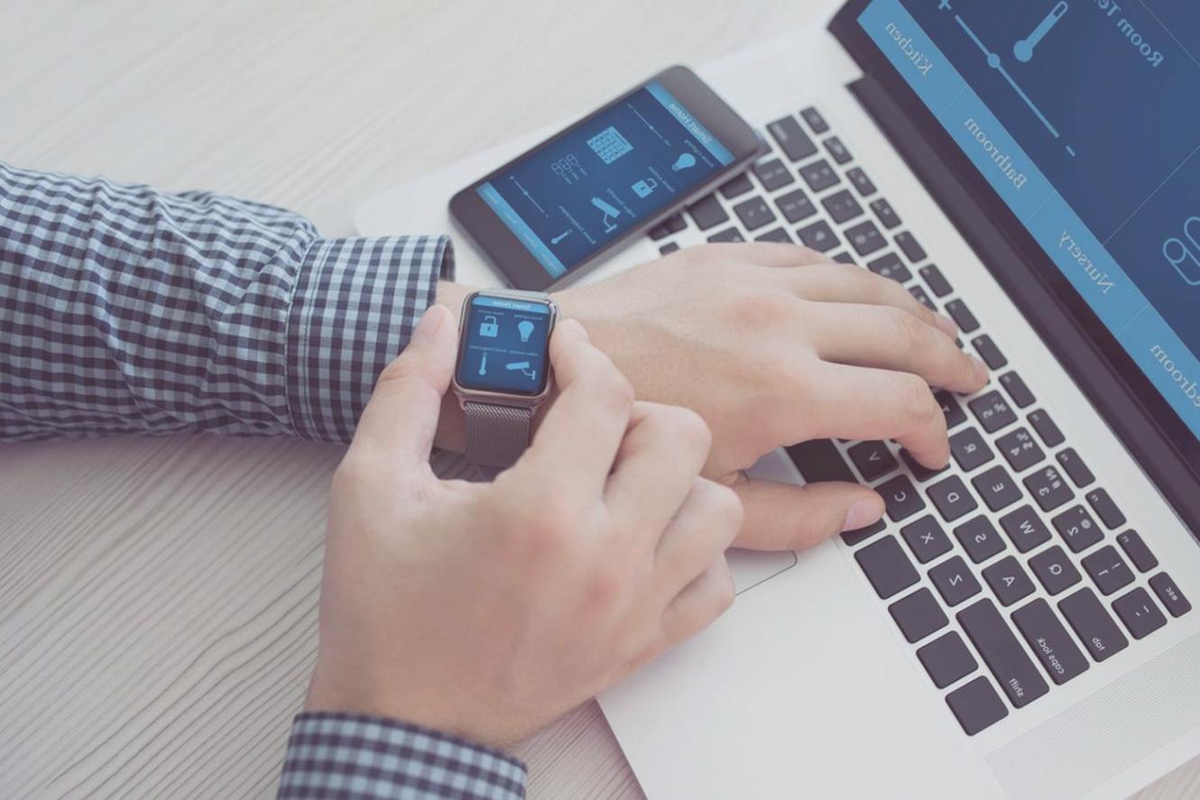 Prelegent podczas webinaru o e-administracji